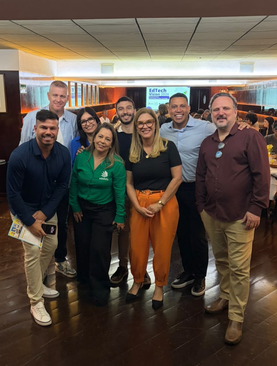 Grupo de gestores e empresas parceiras no EdTech Vision em Salvador